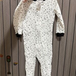 ❤️ BUNDLE 4/$20 Onesies Footies